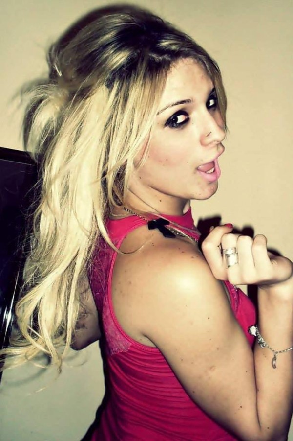 BÁRBARA, TRAVESTI ITALIANA MUY COMPLACIENTE Y DOTA