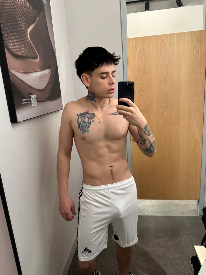 LATINO CON SITIO O ME DESPLAZO