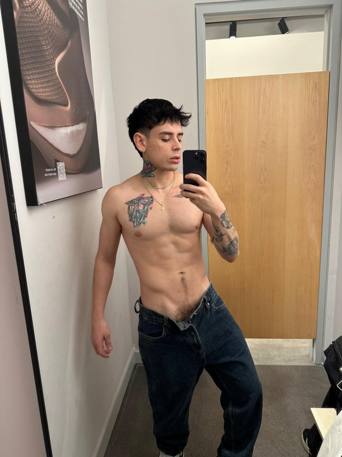 LATINO CON SITIO O ME DESPLAZO