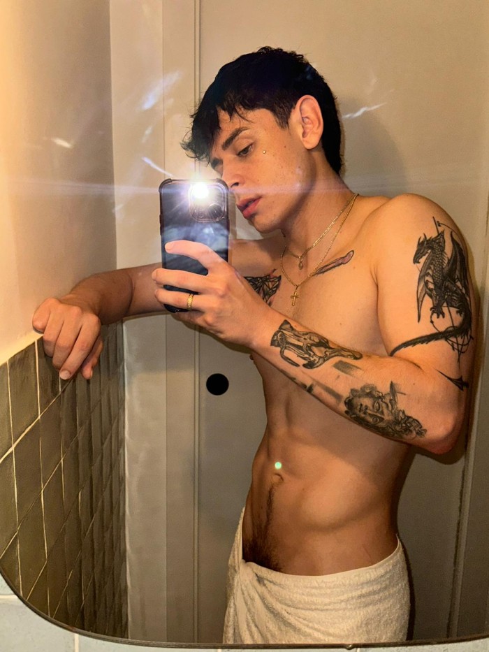 LATINO CON SITIO O ME DESPLAZO
