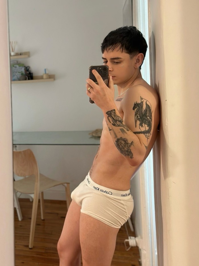 LATINO CON SITIO O ME DESPLAZO