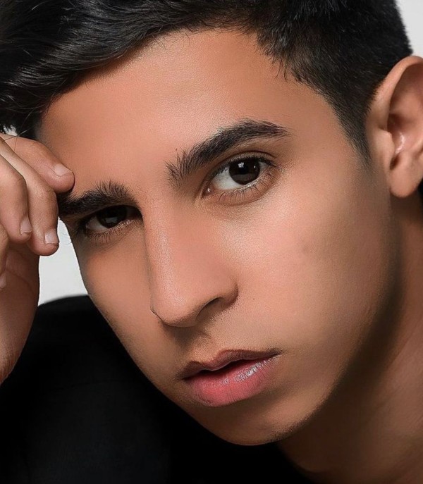 LATINO MODELO DOTADO Y COLITA HERMOSA (limpio y bien cuidado)