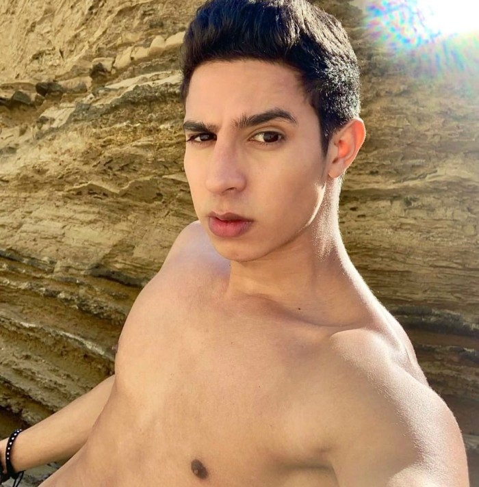 MATEO CHICO JOVEN Y SEXY CON GANAS DE PASARLO RICO