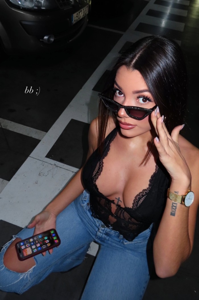 Sexy culona jovencita.