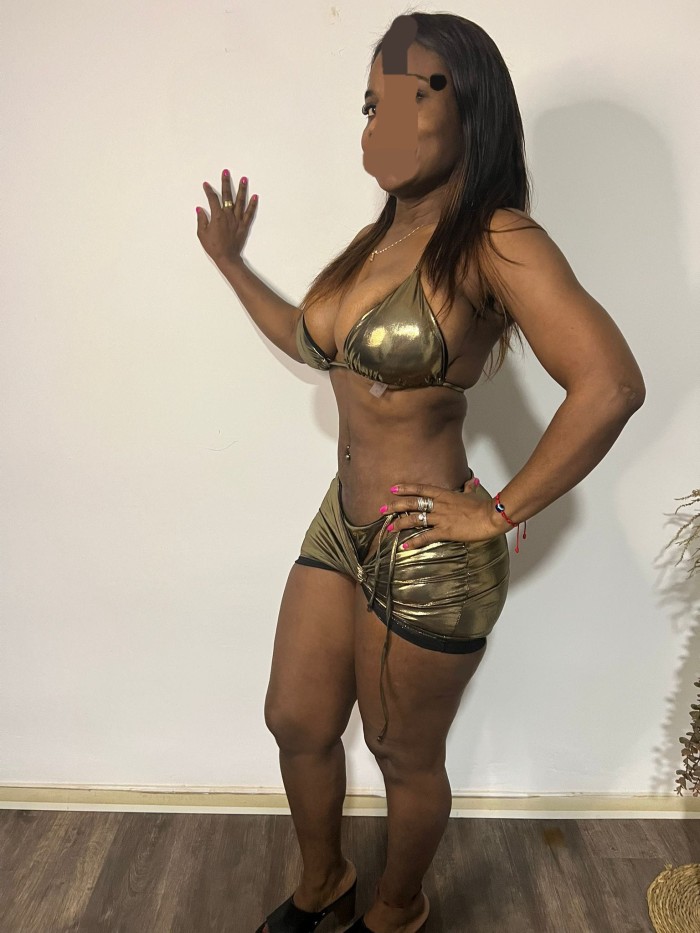 CHICA APASIONADA Y DELICADA SALIDAS 24/7