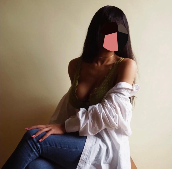 Canária linda masajista erótica