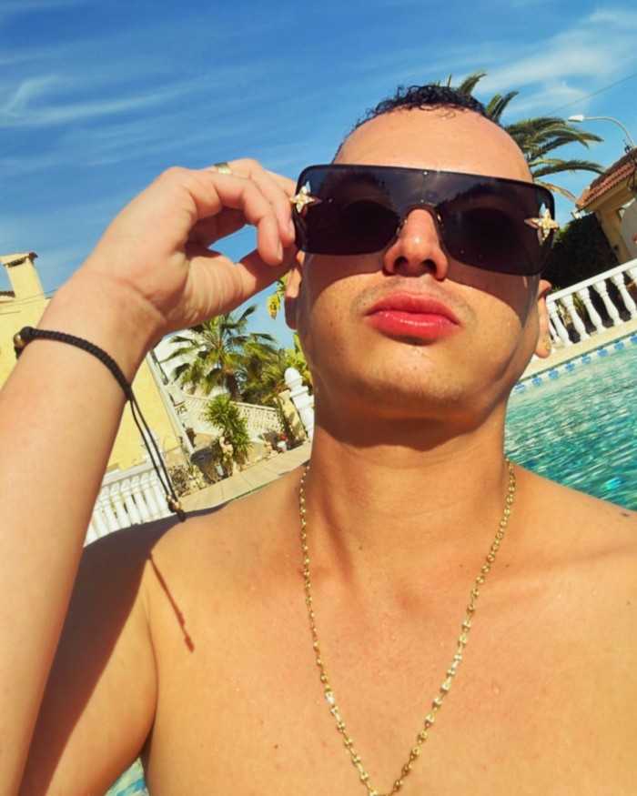 Latino caliente nuevo en la zona