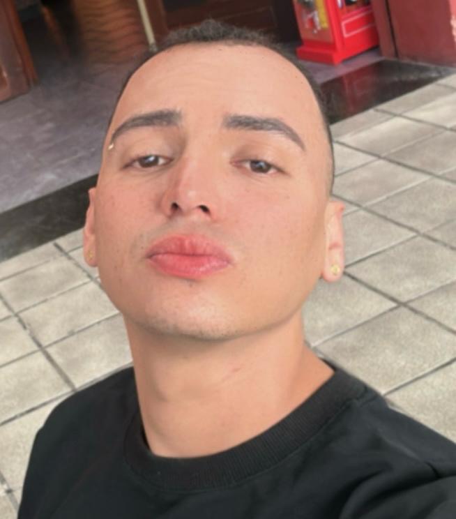 Latino caliente nuevo en la zona