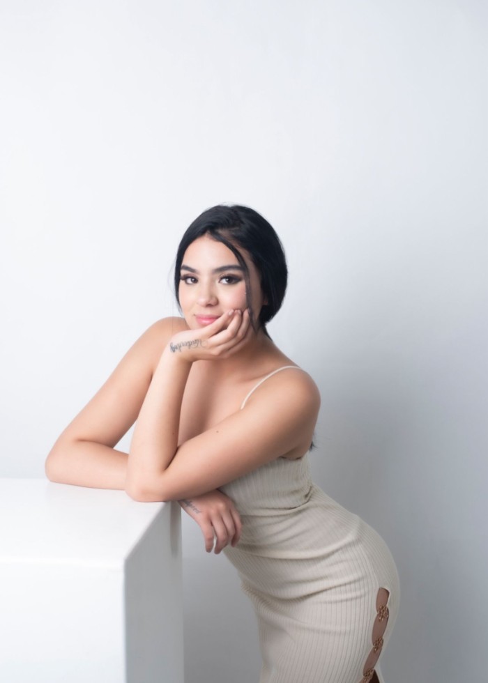 GUAPA JOVENCITA LLENA DE MUCHO CALOR PARA TI