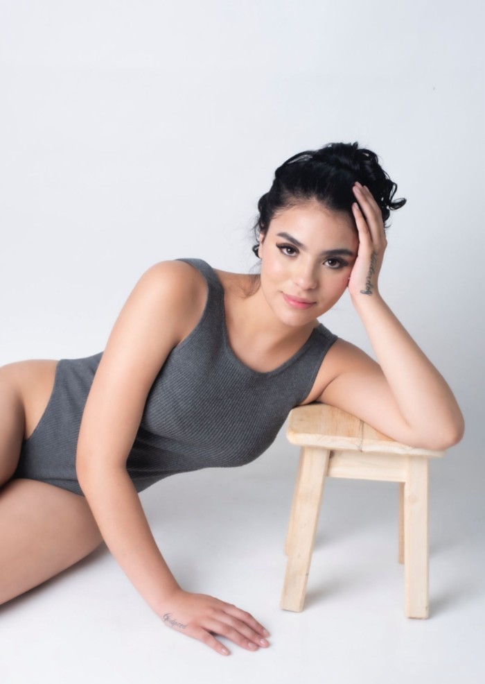 GUAPA JOVENCITA LLENA DE MUCHO CALOR PARA TI