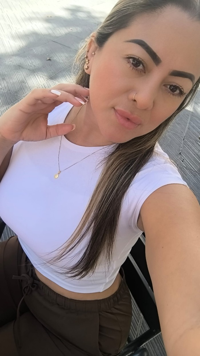 DIVERTIDA Y AMIGABLE CHICA TOP (Vía Julia)