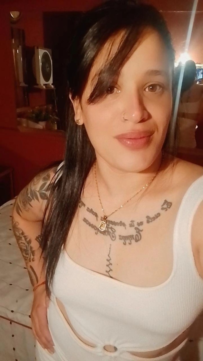 Argentina tatuada cálida ,fotos reales ,tatuada