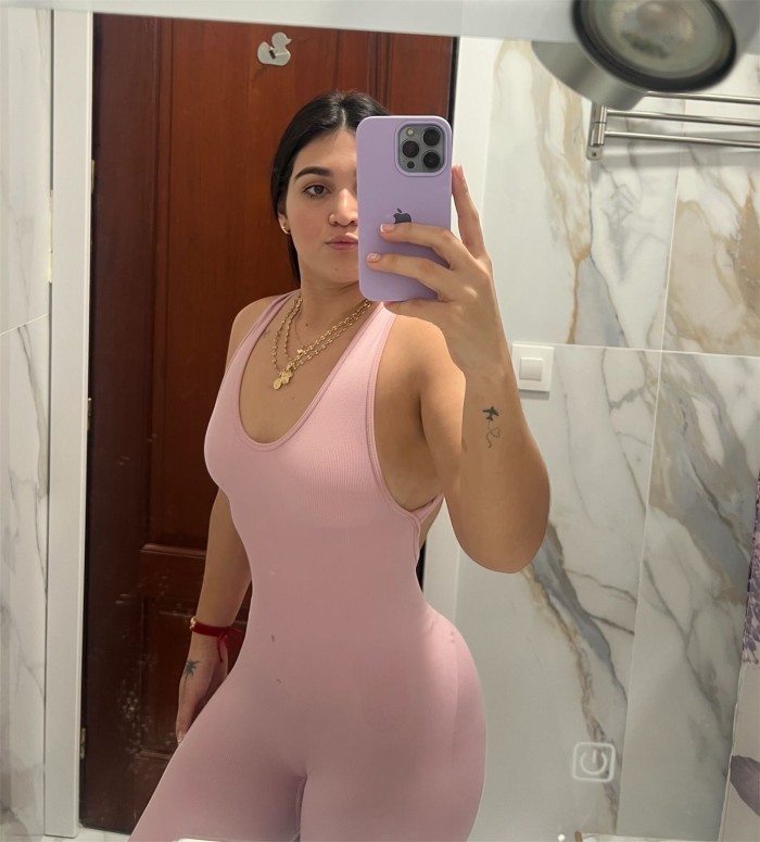 CHICA COLOMBIANA RECIÉN LLEGADA