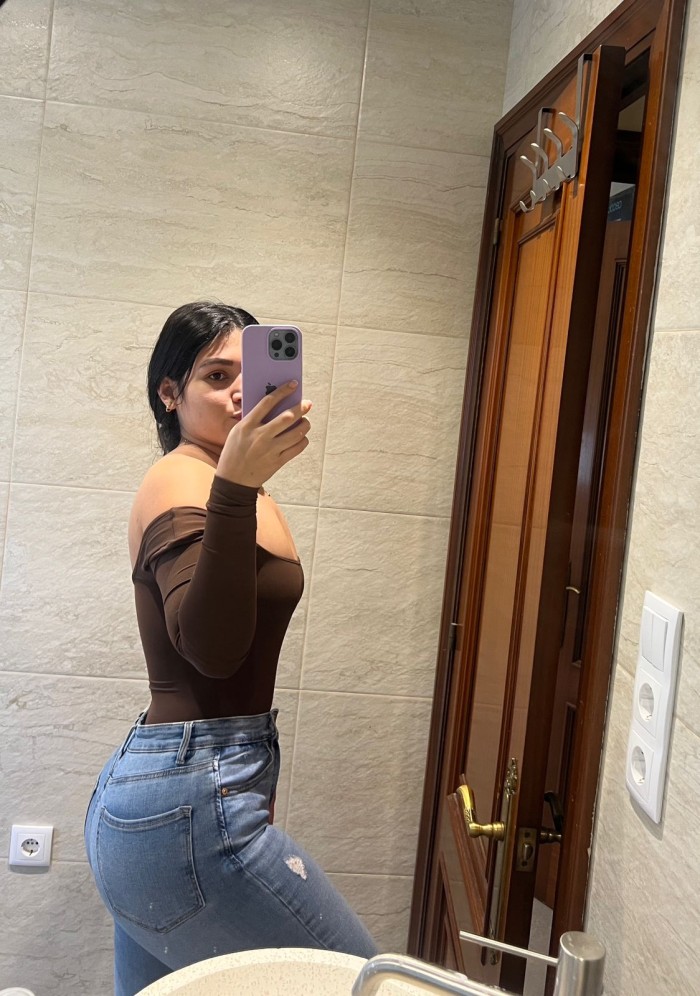 CHICA COLOMBIANA RECIÉN LLEGADA