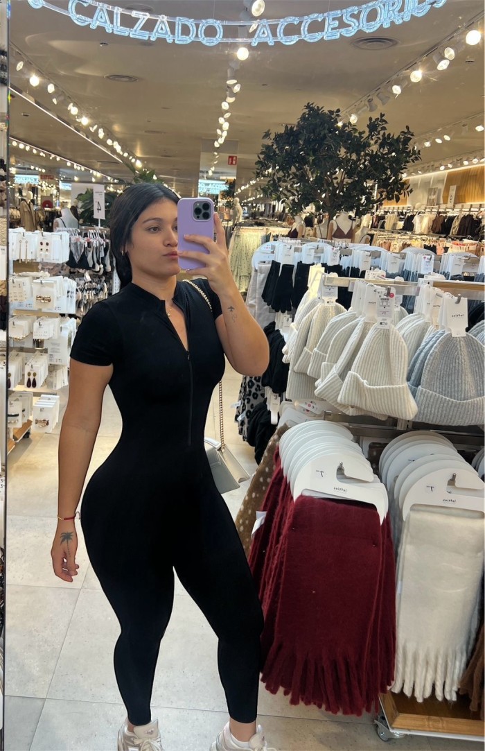 CHICA COLOMBIANA RECIÉN LLEGADA