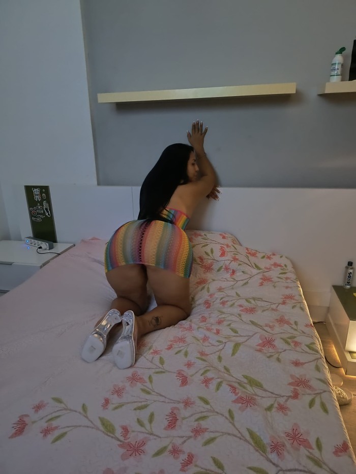 HERMOSA COLOMBIANA, MUY ENTREGADA