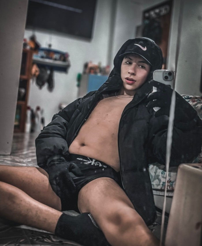 JOVENCITO BIEN DIVERTIDO GUAPO ESPERANDOTE EN SEVILLA