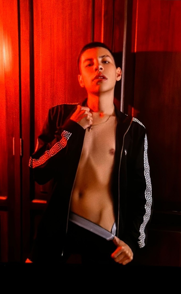 JOVENCITO BIEN DIVERTIDO GUAPO ESPERANDOTE EN SEVILLA