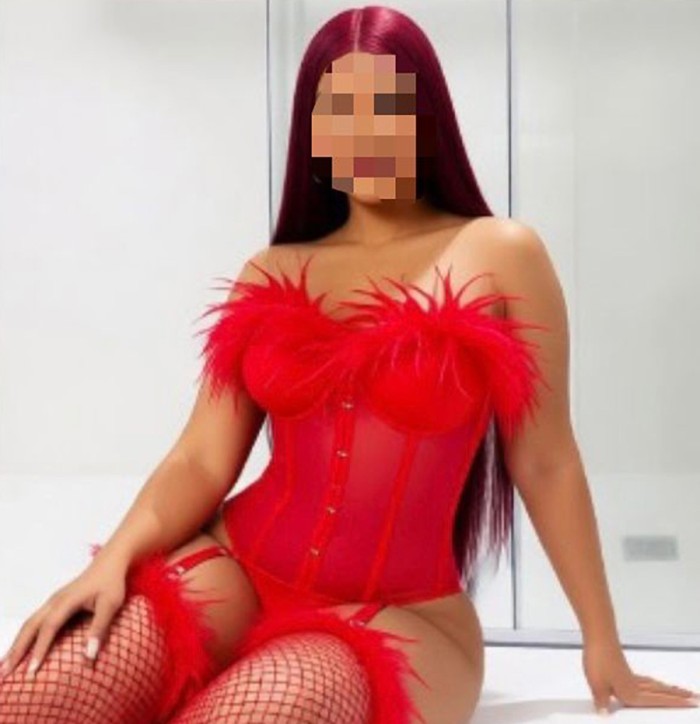 NICOL NOVEDAD CALIENTE CULONA VICIOSA 24H SALIDAS EN SABADELL