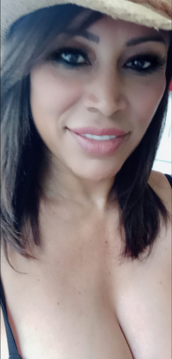 ACOMPAÑATE MUY SIMPATICA DULCE CARIÑOSA Y CALIENTE