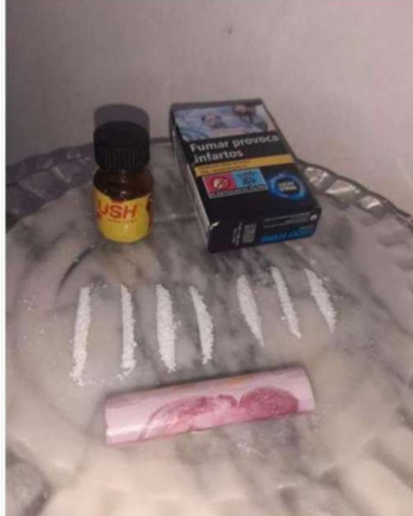 COLOCAME EN CUATRO Y DAME A TOPÉ  EN VIGO