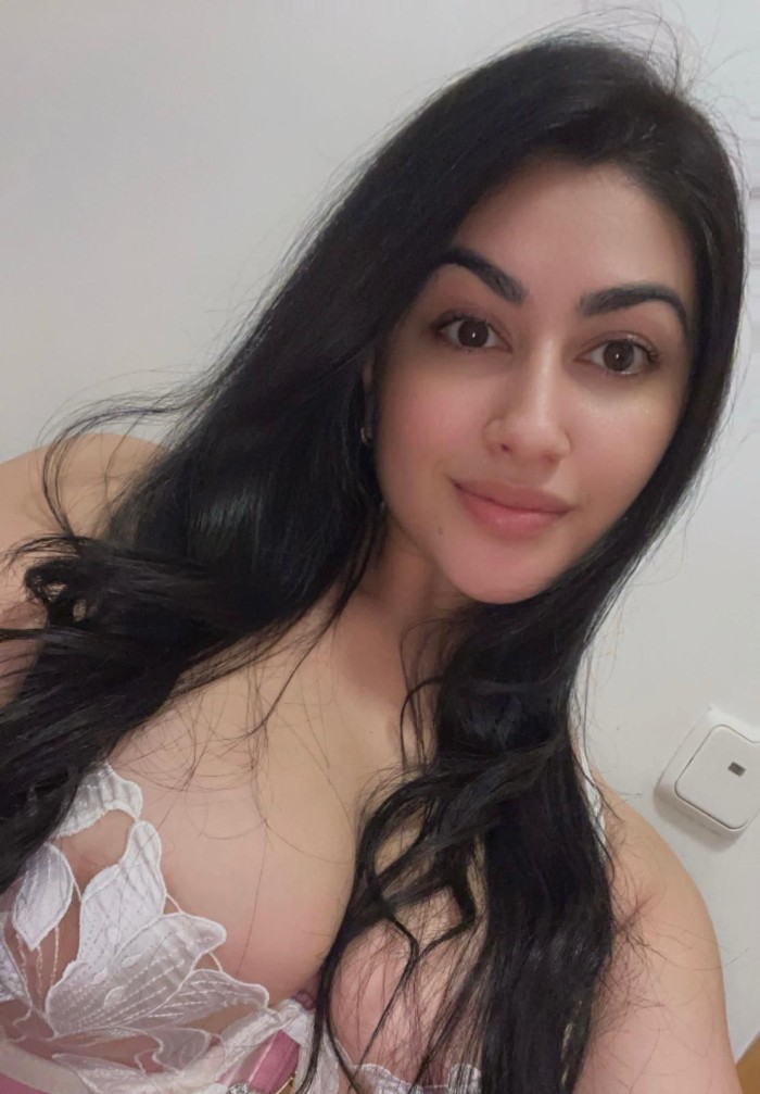 ARDIENTE SENSUAL COMPLACIENTE MENTE ABIERTA