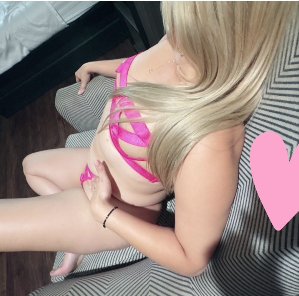 RUBIA LINDA CARIÑOSA CACHONDA Y COMPLETA