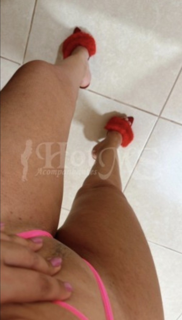 RUBIA LINDA CARIÑOSA CACHONDA Y COMPLETA