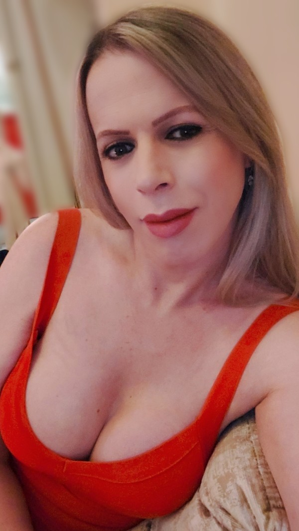 Carolina trans española apartamento climatizado