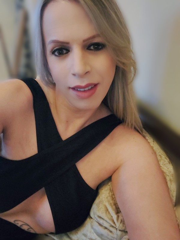 Carolina trans española apartamento climatizado