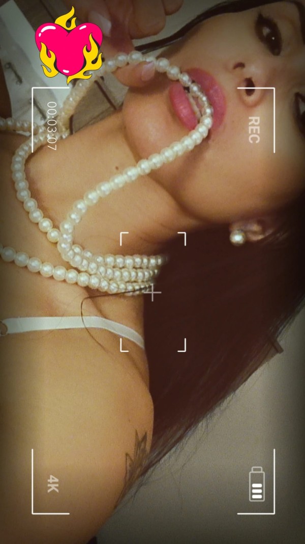 hermosa y elegante latina experta en principiantes videollamada hoteles