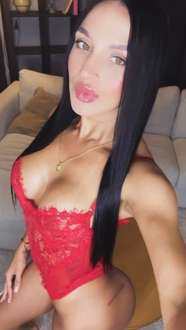 DELICIOSA JOVENCITA MUY ZORRA CON  SOLO 22 AÑITOS