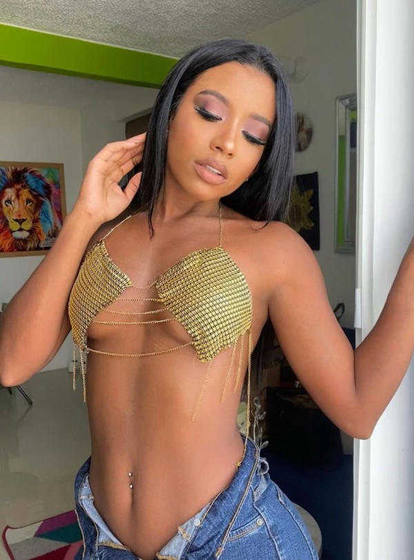 Hermosa morena NOVEDAD EN HORTALEZA