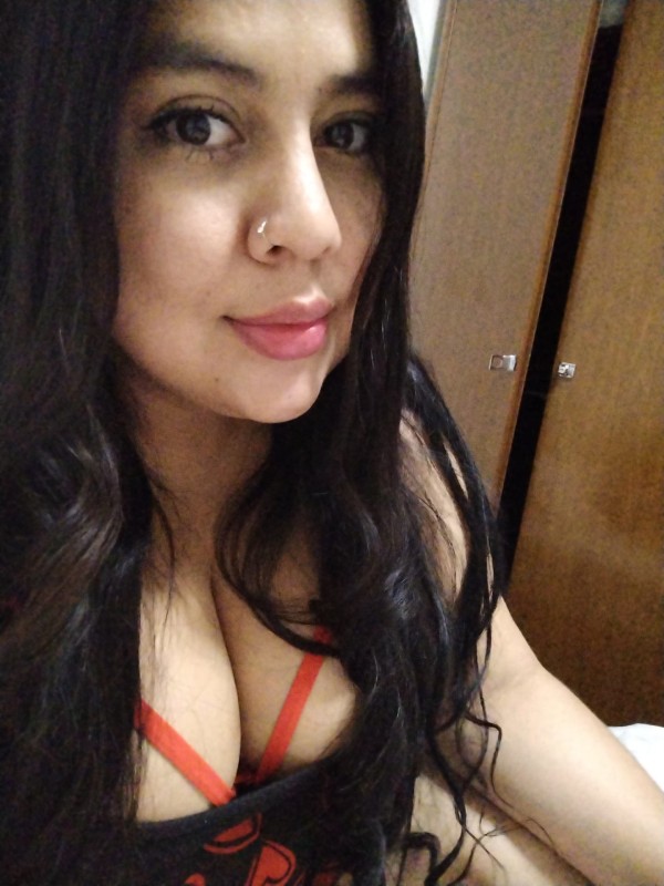 CHICA CURVY MUY MORBOSA DISPUESTA A COMPLACERTE…!!!