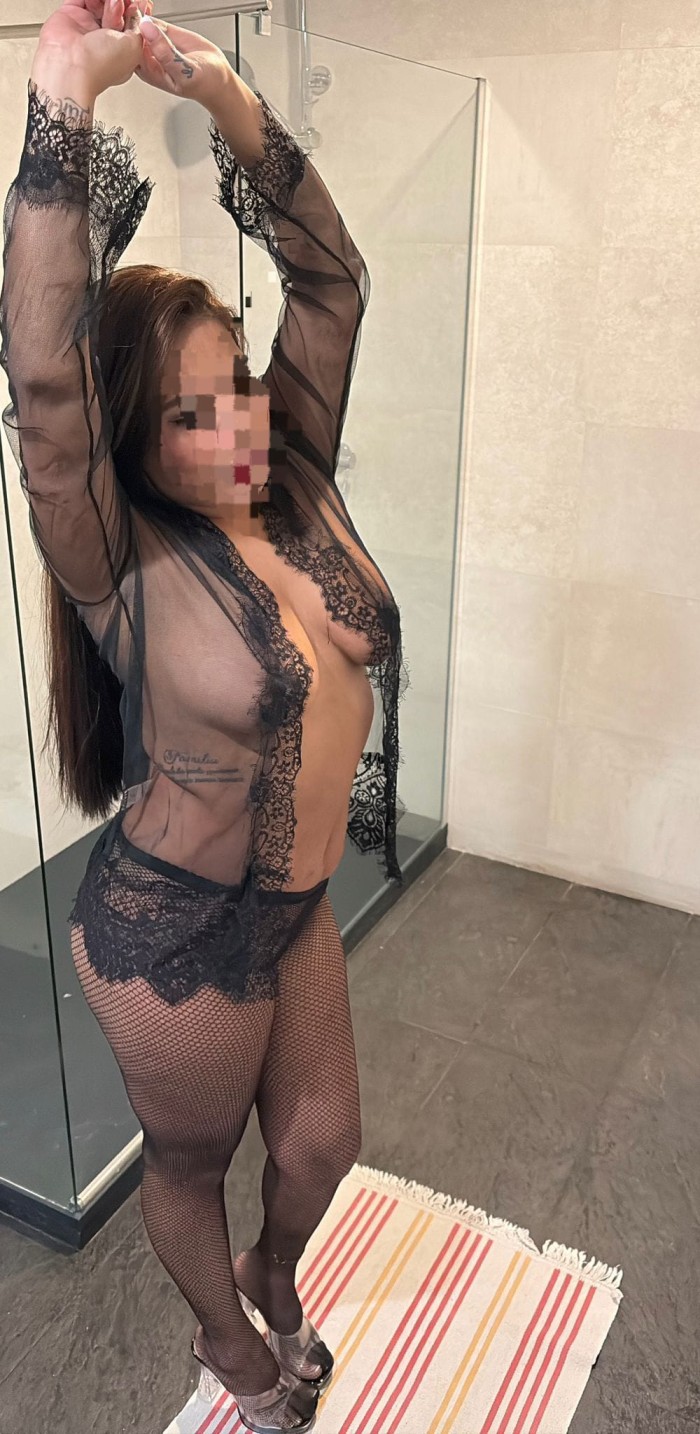 TE LA CHUPO A PELO HASTA QUE TE CORRAS