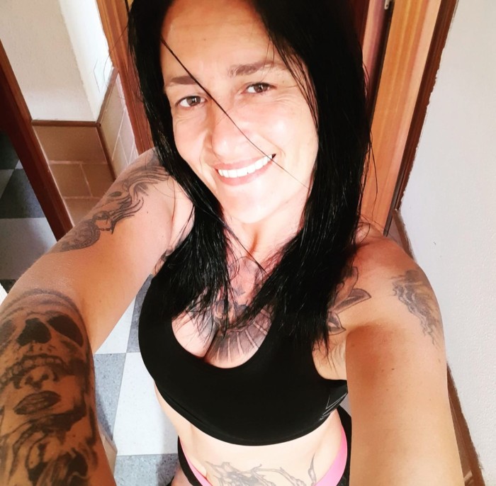 Sexy y apasionada actriz porno Sofía gym