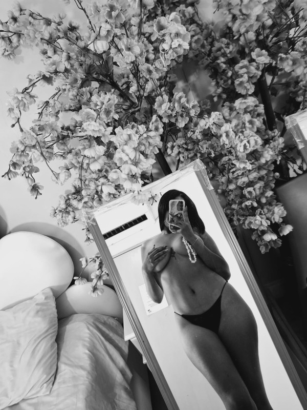 MORENA ENCANTADORA TE VOY A HIPNOTIZAR EN ALMERIA