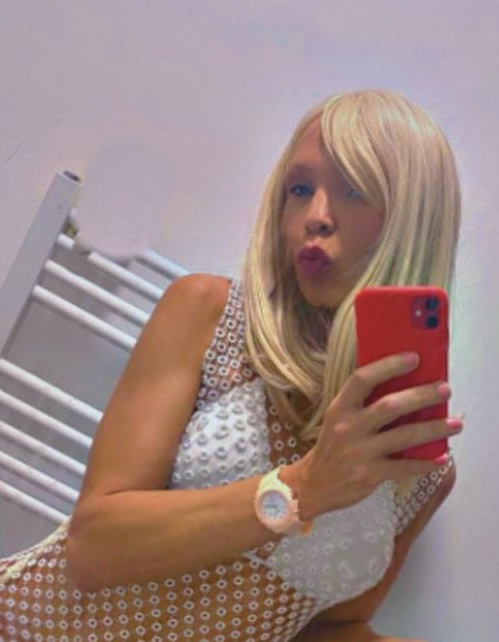 Trans rubia dotada fiestera 24 hs