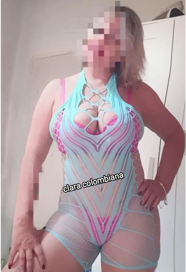 Elegante divertida sexy madurita rubia clara