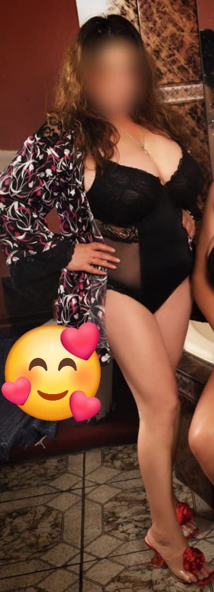 LAURA BRASILEÑA TETONA FIESTERA SAMANO