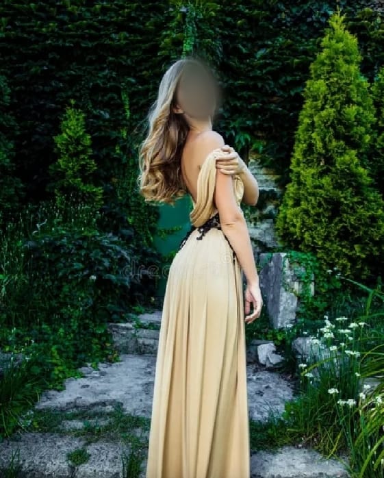 Amigas latinas morenas y rubias en San Pedro