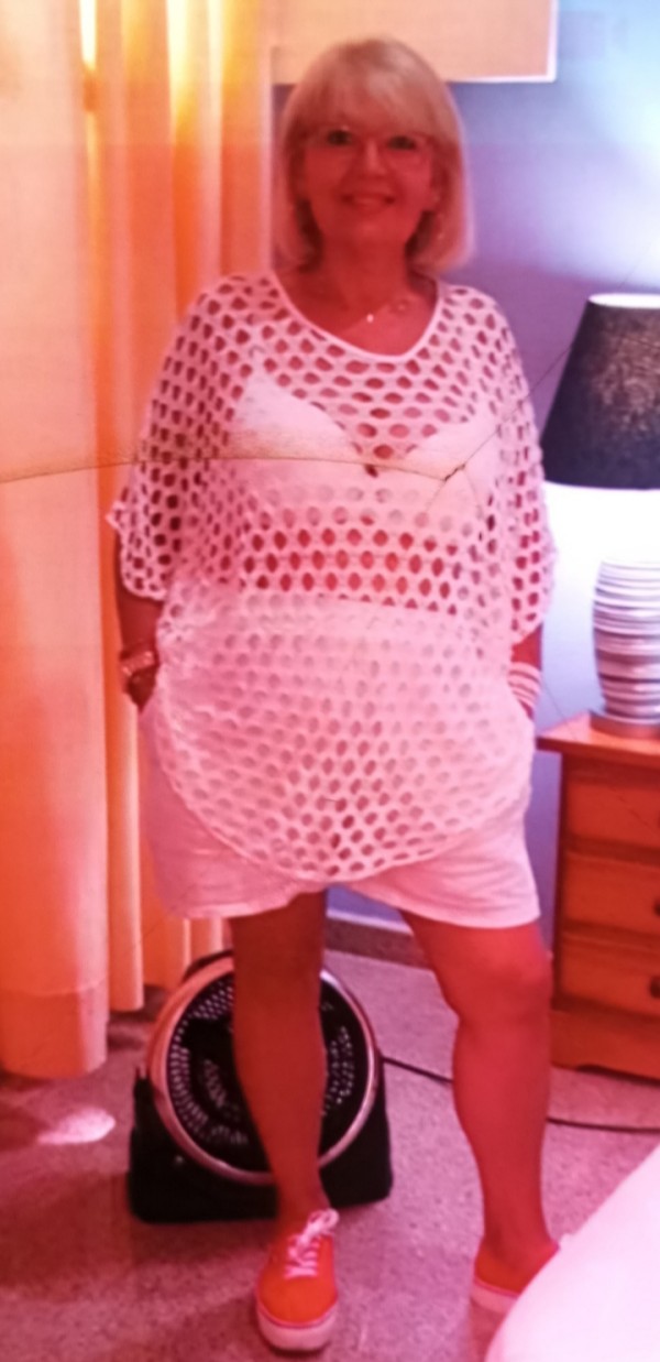 Andrea madurita encantadora mesa y López