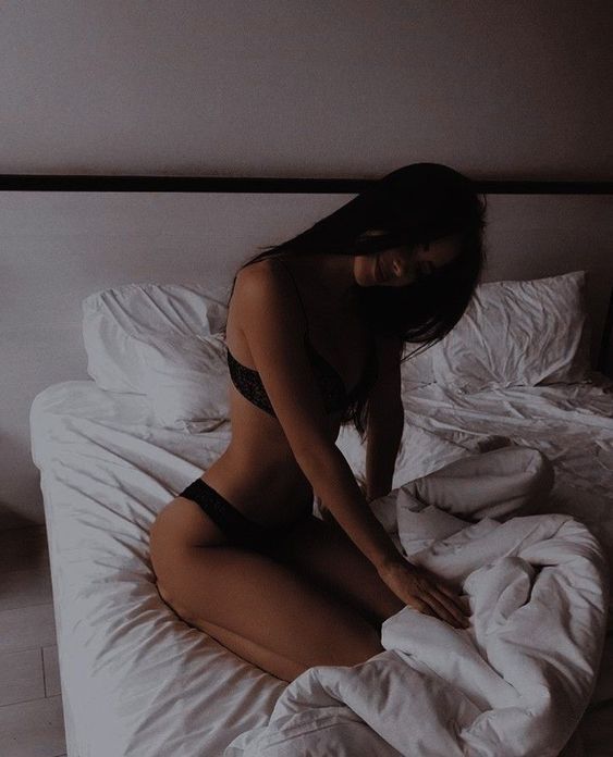 ESTOY CALIENTE QUITAME MIS BRAGUITAS CON LA BOCA