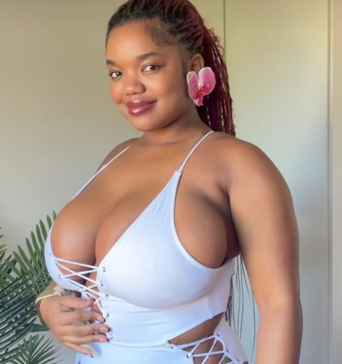 MASAJISTA MORBOSA CITA CALIENTE SENSUAL Y LLENA DE