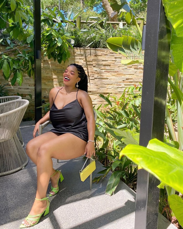 MASAJISTA MORBOSA CITA CALIENTE SENSUAL Y LLENA DE