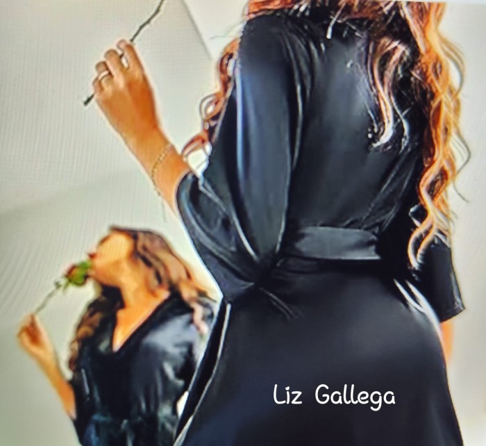 4 amigas en centro de Santiago , gallegas y brasil