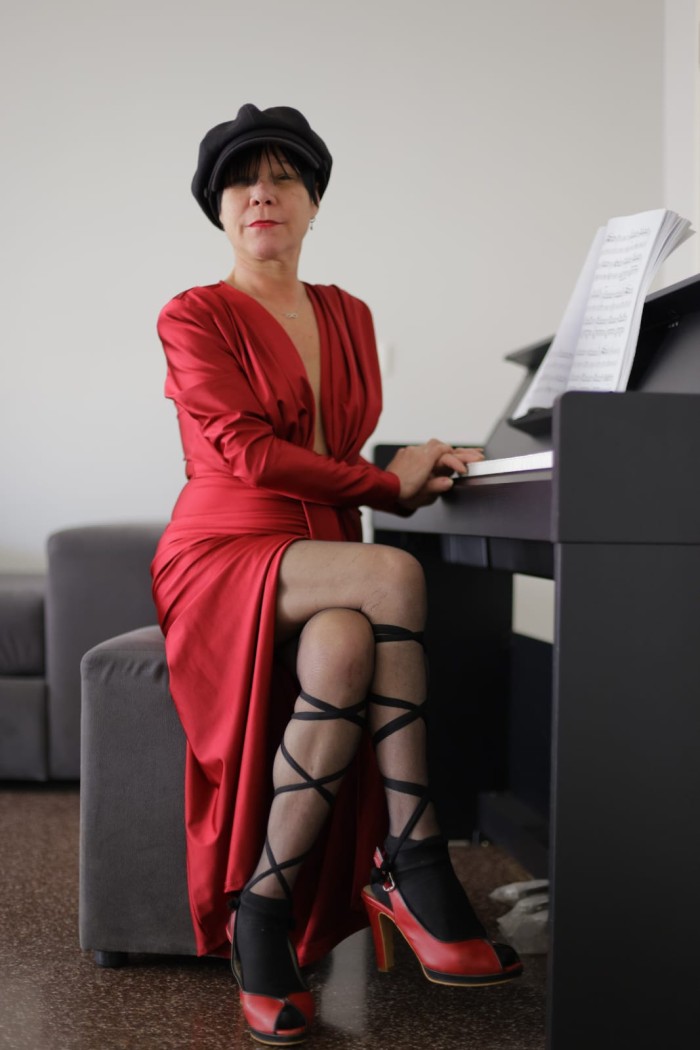 MADURITA EXOTICA Y BELLA PARA DARTE PLACER!