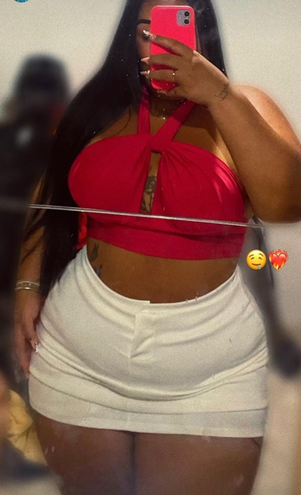 Ven a disfrutar de mis curvas latinas