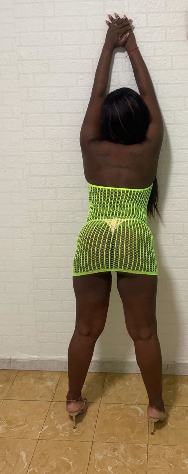 Viciosa morena golosa trato de novios