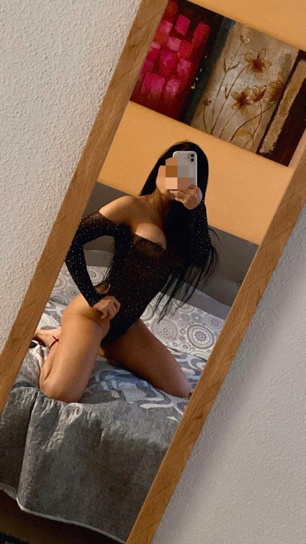 Te gusta el fetiche con una pequeñita ( fiestera )